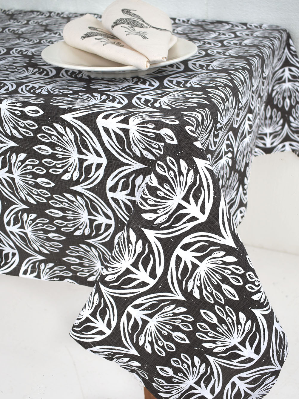 Agapanthus Charcoal tablecloth 2 Agapanthus Charcoal tablecloth 2